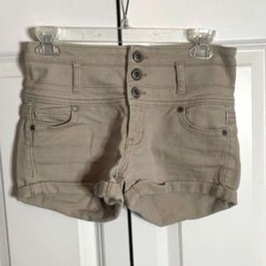 size 5, beige shorts